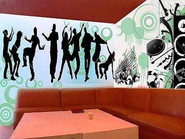 Vẽ Tranh Tường Quán Karaoke Sáng Tạo Tại TPHCM